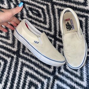 💙🤍Suede bone and blue pro vans💙🩵